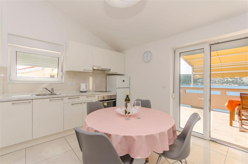 Apartment A5, for 5 persons