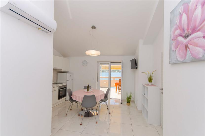 Apartment A5, for 5 persons