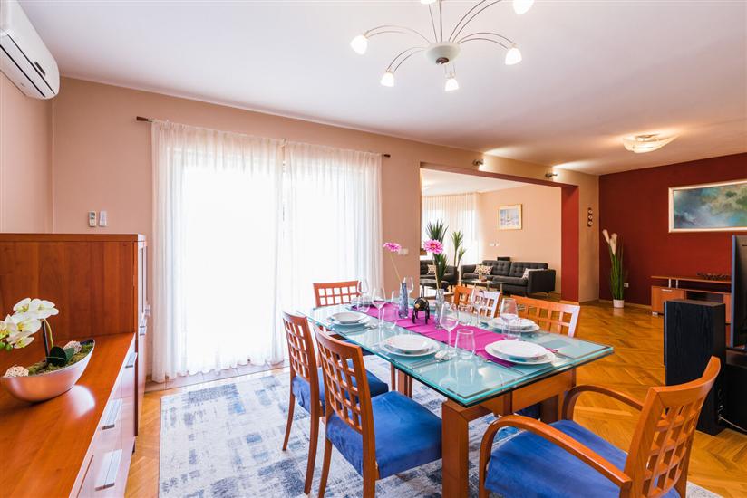 House K1, for 10 persons