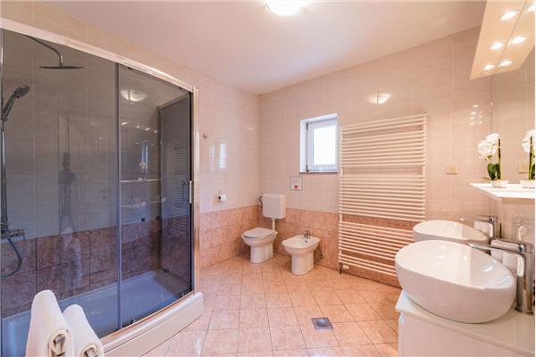 House K1, for 10 persons