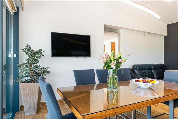 House K1, for 12 persons