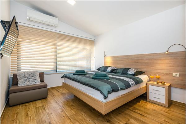 House K1, for 12 persons