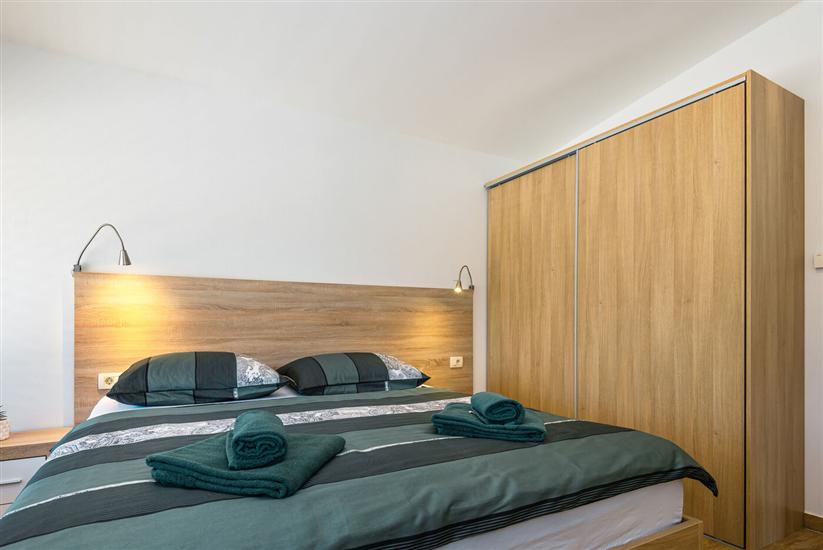 House K1, for 12 persons