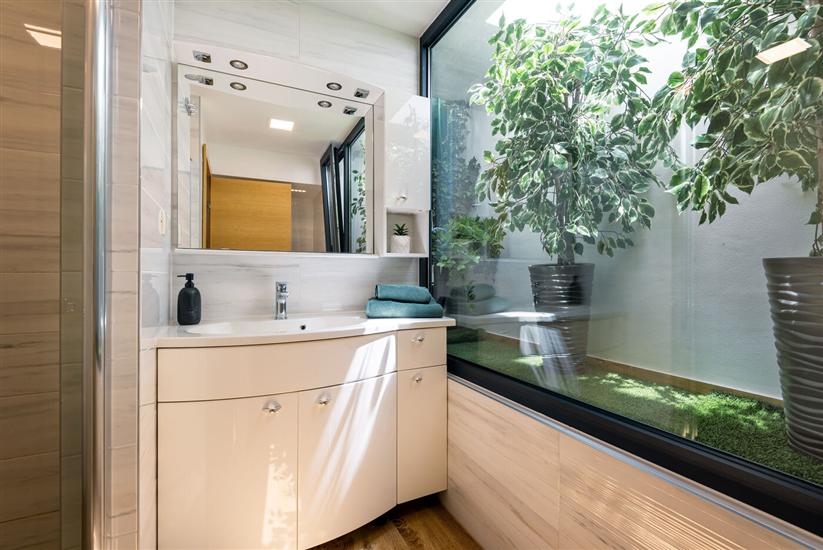 House K1, for 12 persons