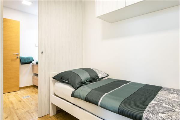 House K1, for 12 persons