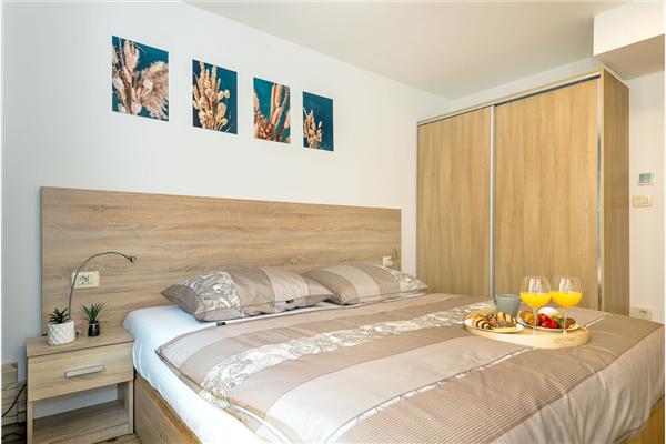 House K1, for 12 persons