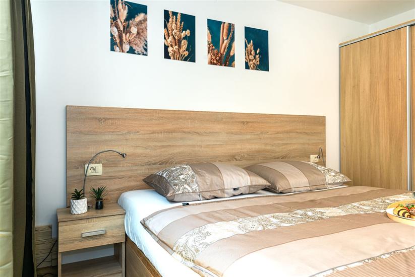 House K1, for 12 persons