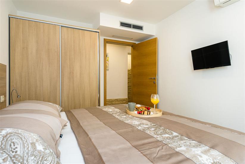 House K1, for 12 persons