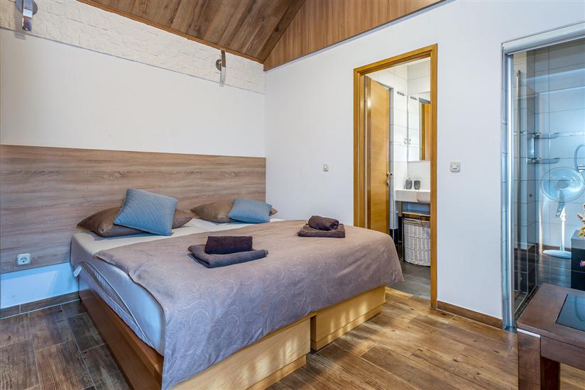 House K1, for 12 persons