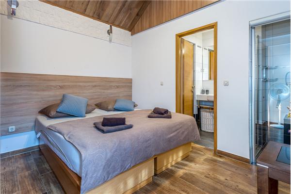 House K1, for 12 persons