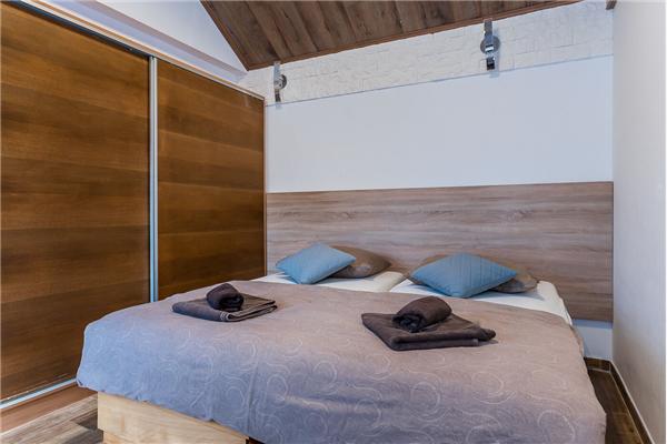 House K1, for 12 persons