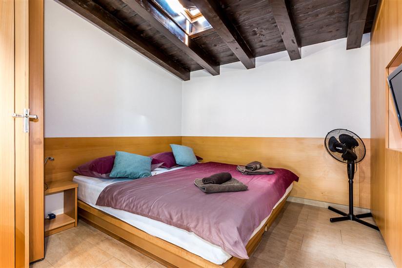 House K1, for 12 persons