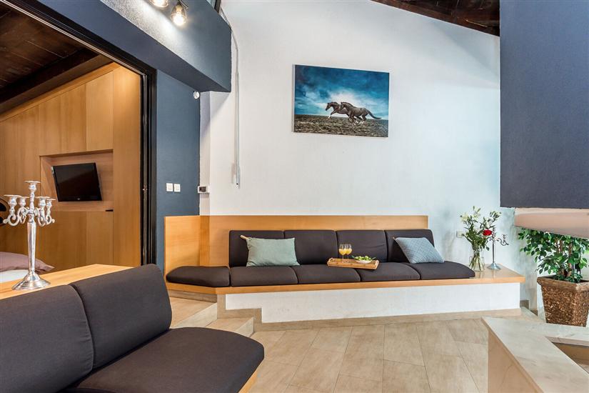 House K1, for 12 persons