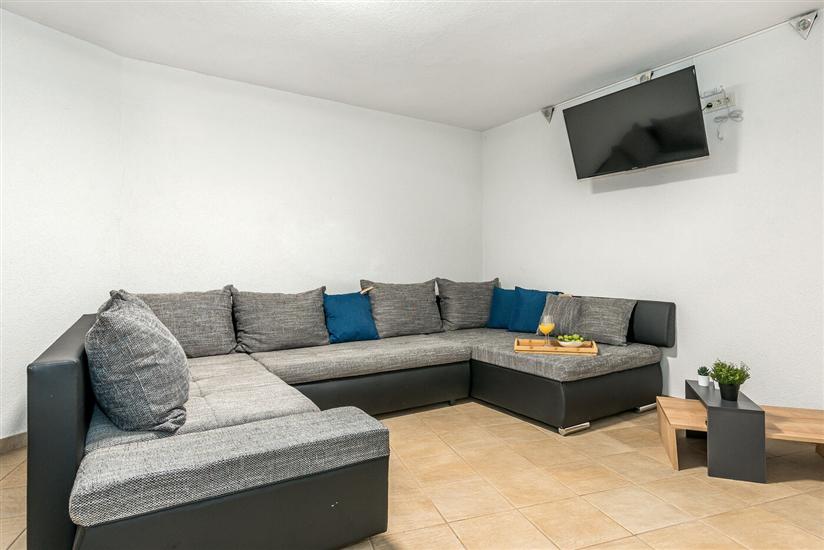 House K1, for 12 persons