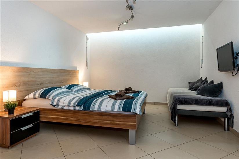 House K1, for 12 persons