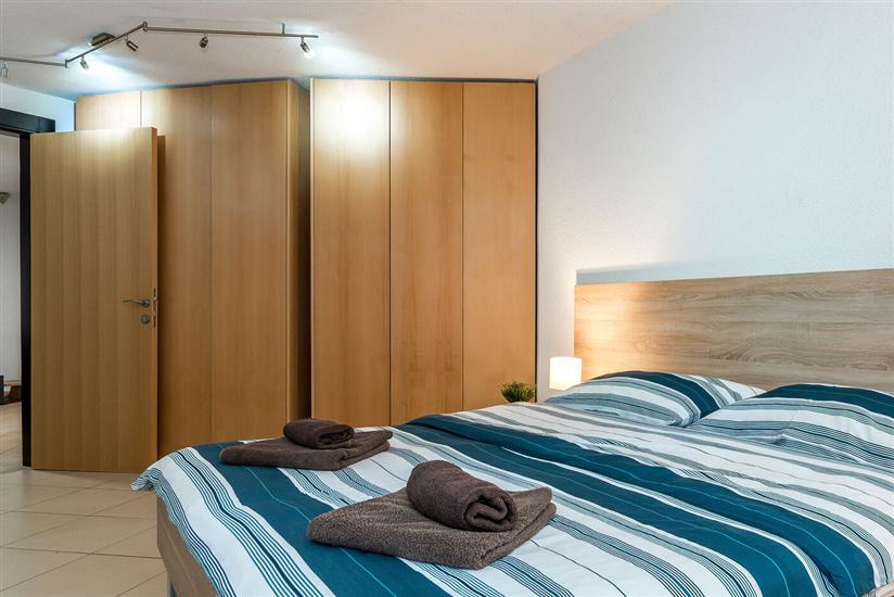 House K1, for 12 persons