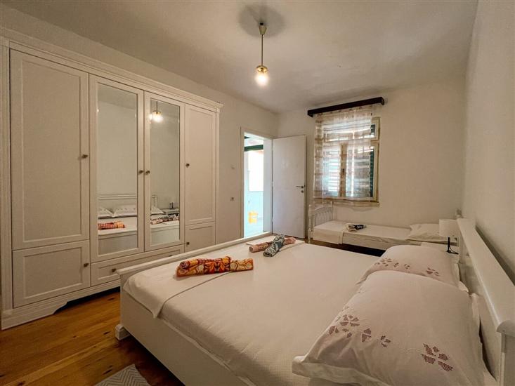 Apartment A1, for 5 persons