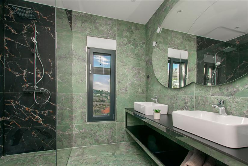 House K1, for 20 persons