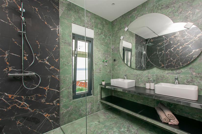 House K1, for 20 persons