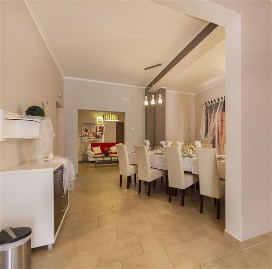 House K1, for 22 persons