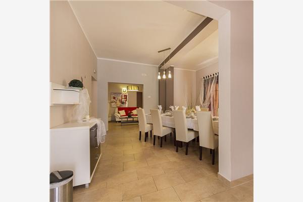 House K1, for 22 persons