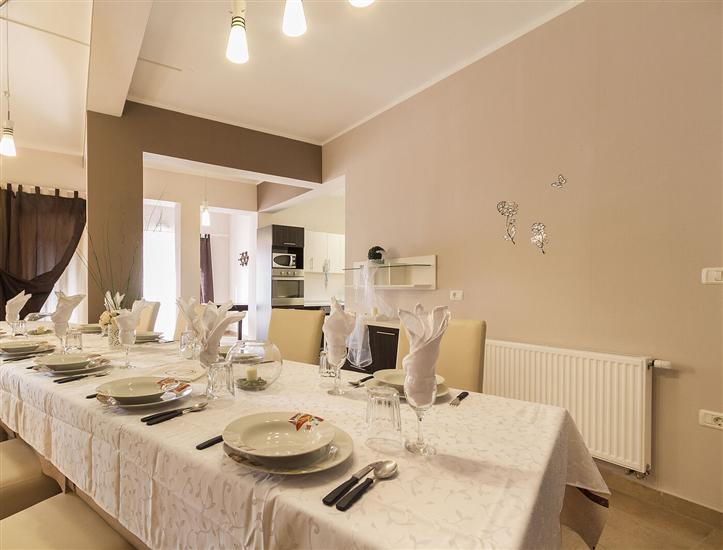 House K1, for 22 persons