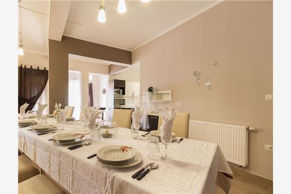 House K1, for 22 persons