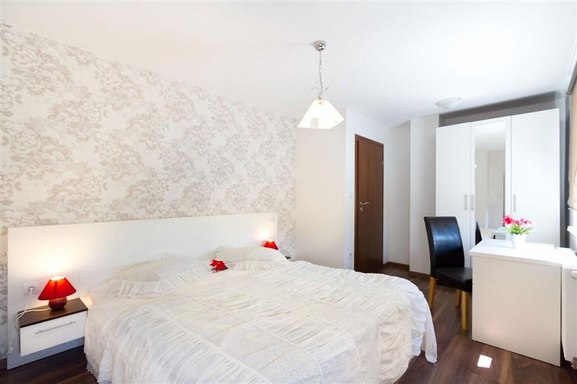 House K1, for 22 persons