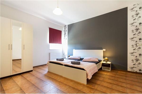 House K1, for 22 persons