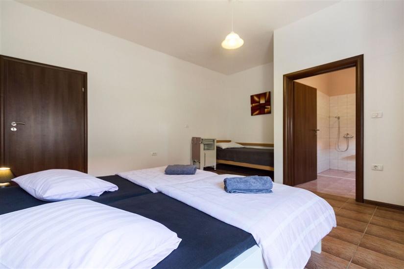 House K1, for 22 persons