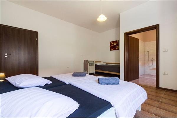 House K1, for 22 persons