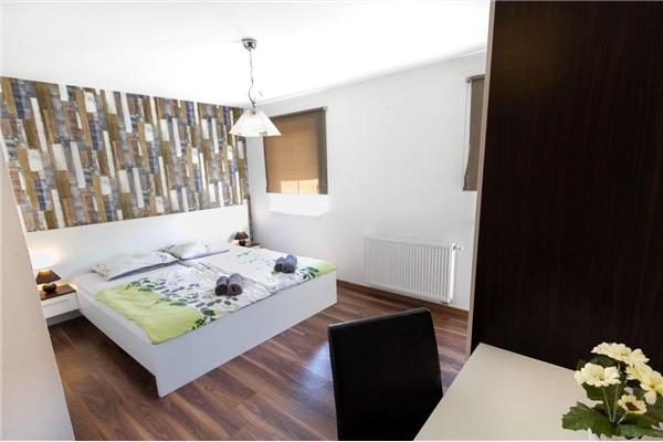 House K1, for 22 persons