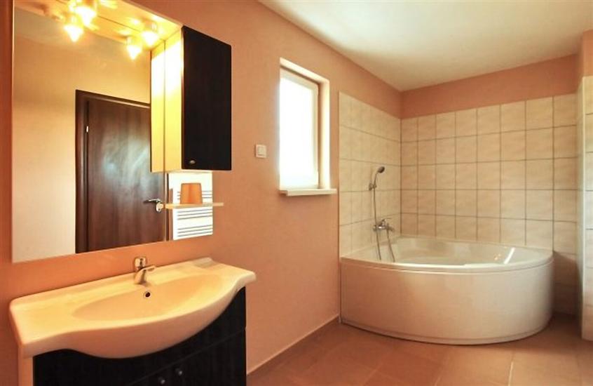 House K1, for 22 persons