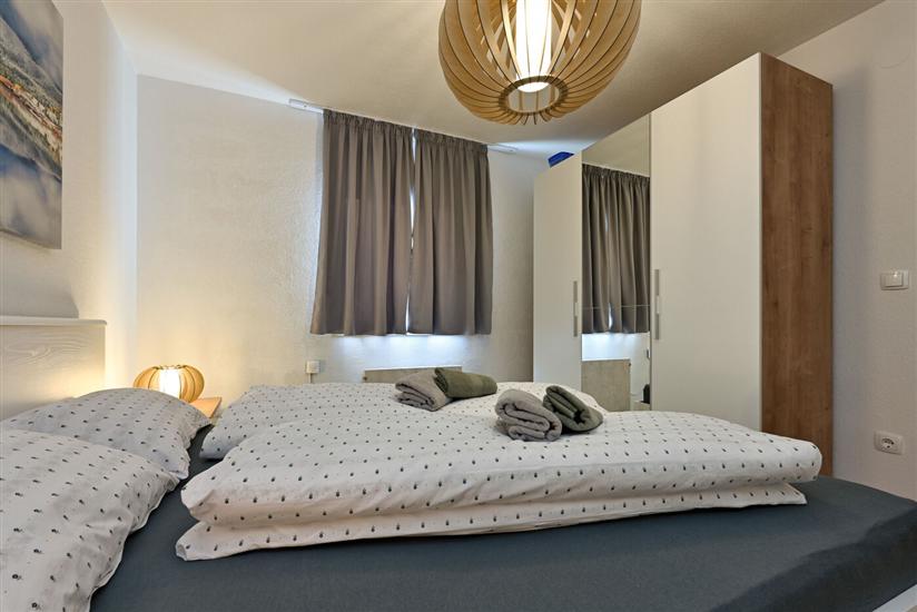 Apartment A1, for 5 persons