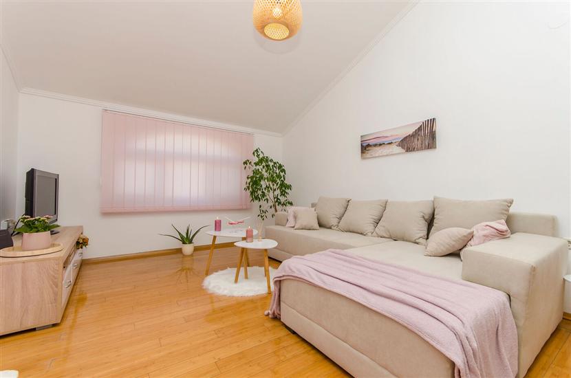 Apartment A1, for 6 persons