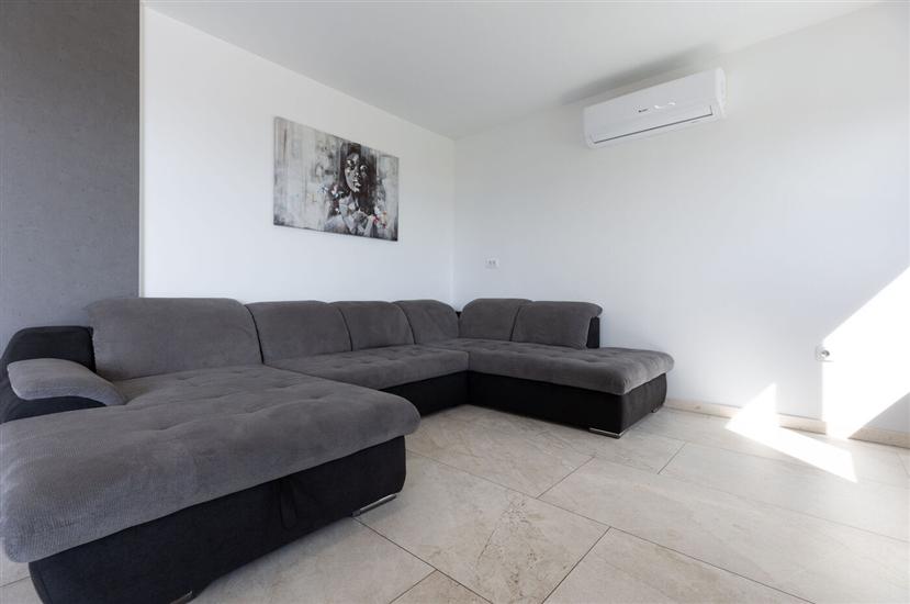 House K1, for 10 persons