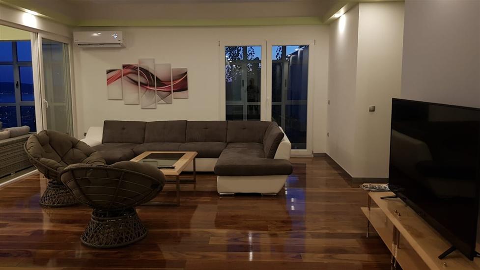 House K1, for 16 persons