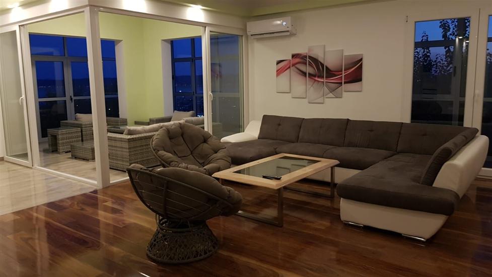 House K1, for 16 persons