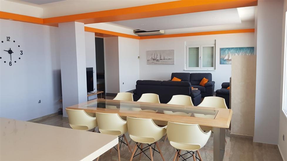 House K1, for 16 persons