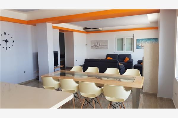 House K1, for 16 persons