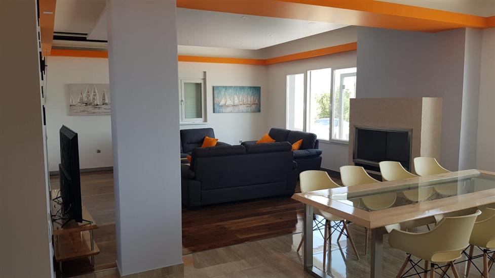 House K1, for 16 persons