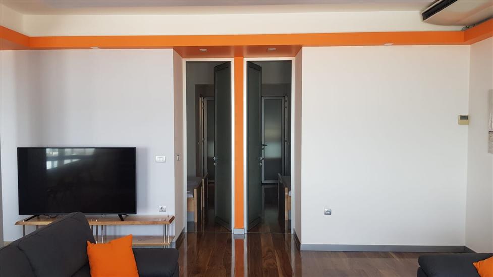 House K1, for 16 persons