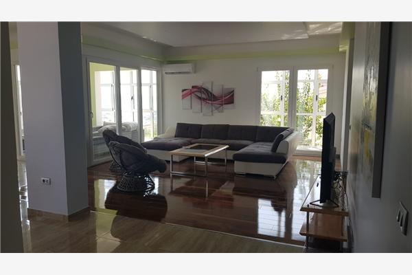 House K1, for 16 persons