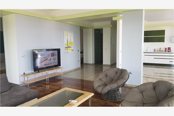 House K1, for 16 persons