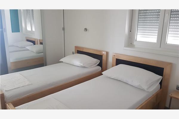 House K1, for 16 persons