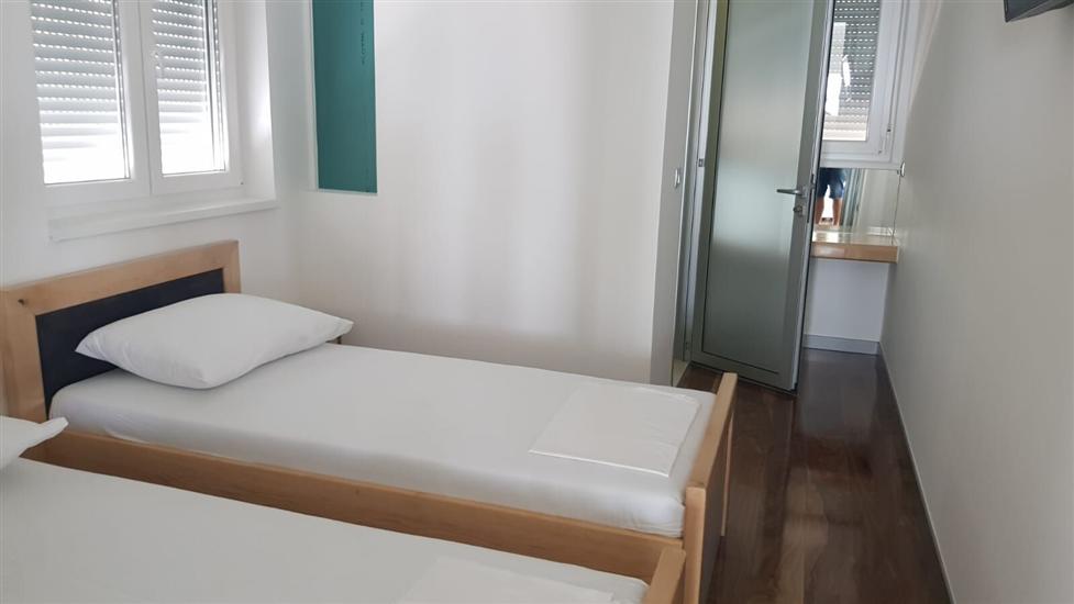 House K1, for 16 persons