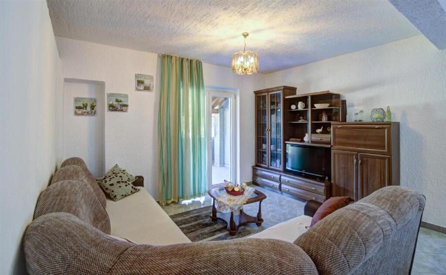 Apartment A1, for 8 persons