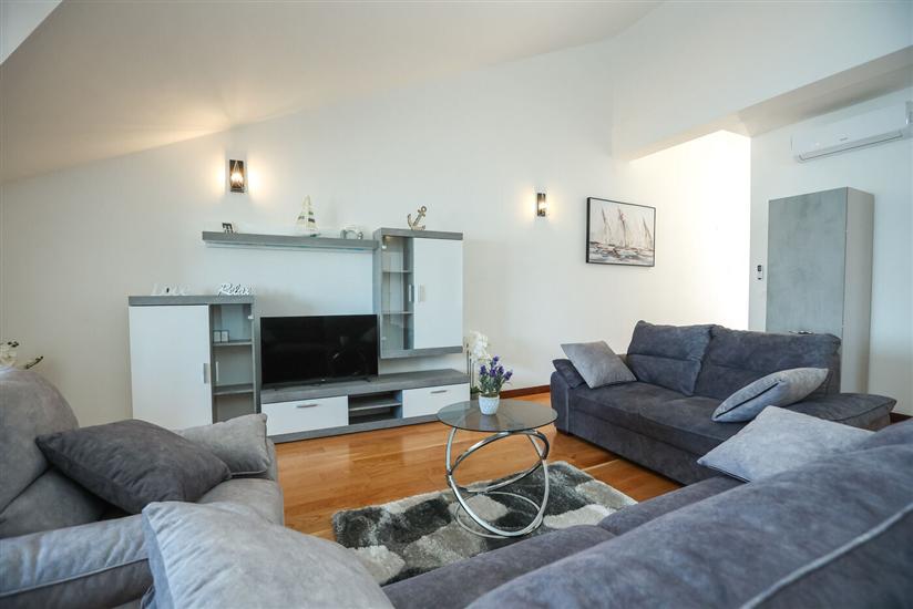 Apartment A1, for 8 persons