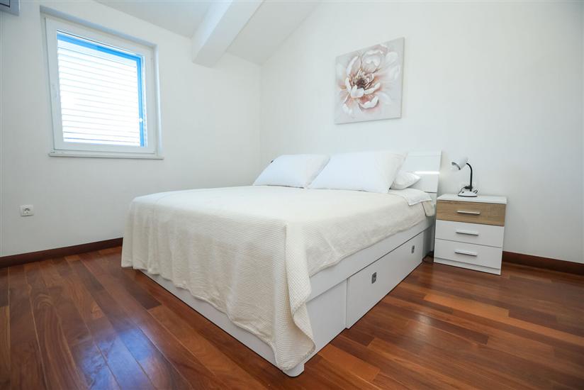 Apartment A1, for 8 persons