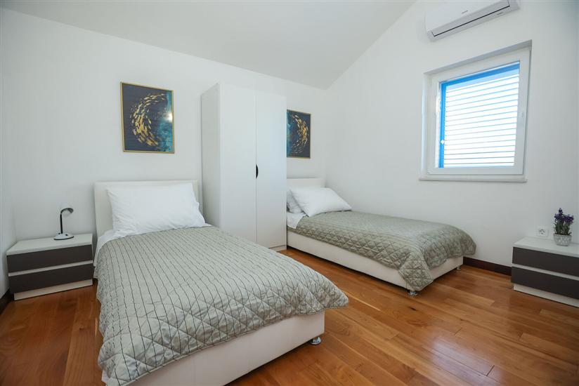 Apartment A1, for 8 persons